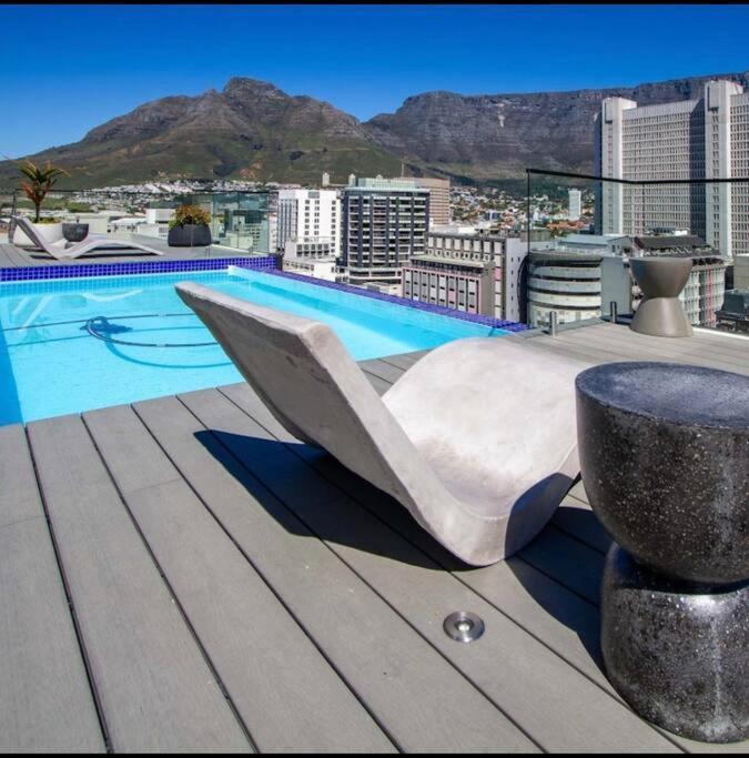 The Tokyo Luxury 210 Apartment